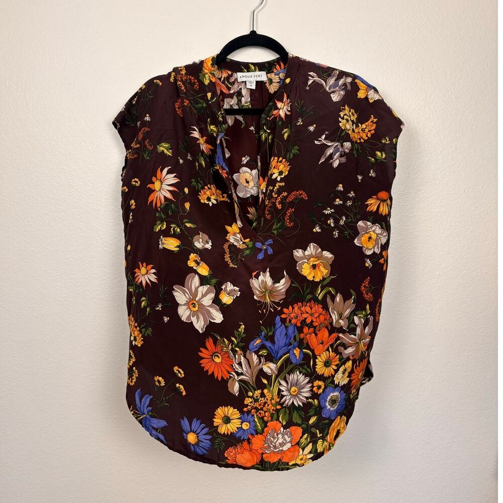 Amour Vert Silk Floral V Neck Blouse Medium